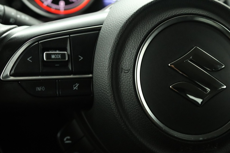 Suzuki Swift - 1.0 Stijl Smart Hybrid 19