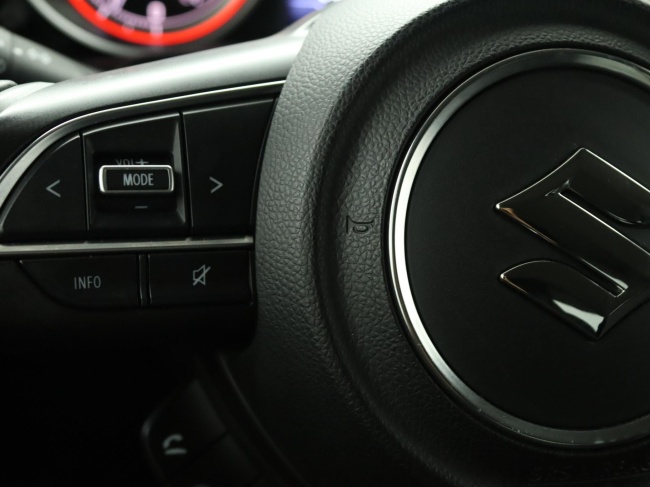 Suzuki Swift - 1.0 Stijl Smart Hybrid