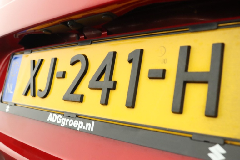 Suzuki Swift - 1.0 Stijl Smart Hybrid 42