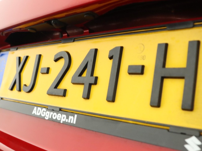 Suzuki Swift - 1.0 Stijl Smart Hybrid