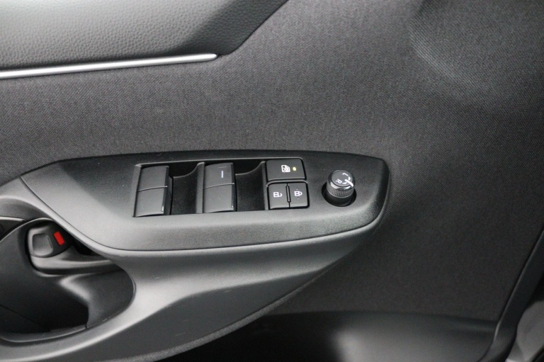 Toyota Yaris - 1.5 Hybrid 115 First Edition 28