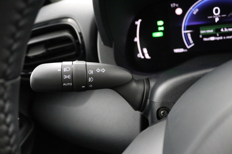 Toyota Yaris - 1.5 Hybrid 115 First Edition 30