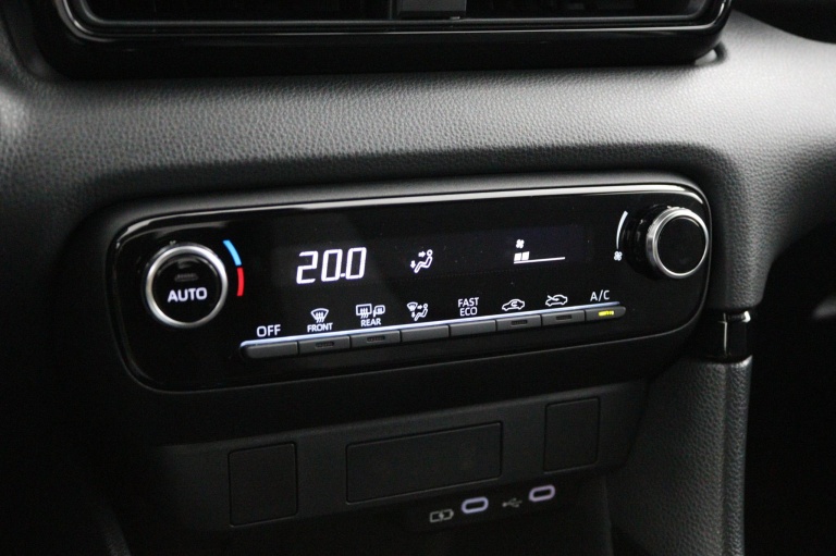 Toyota Yaris - 1.5 Hybrid 115 First Edition 7