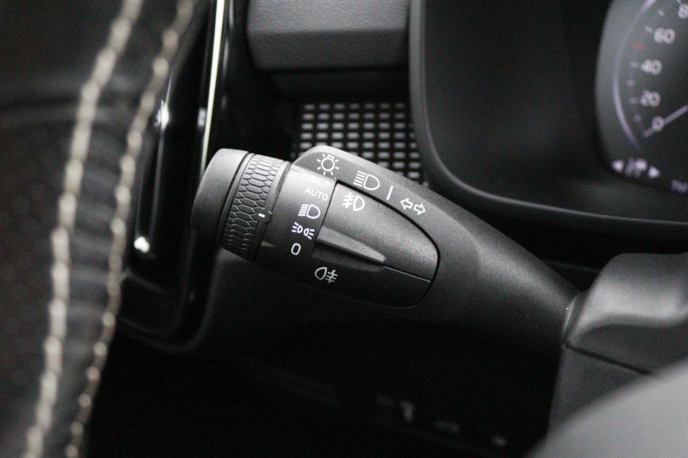 Volvo XC40 - 1.5 T5 Recharge R-Design 13