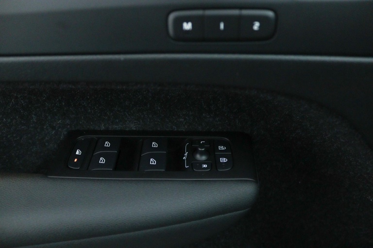 Volvo XC40 - 1.5 T5 Recharge R-Design 28