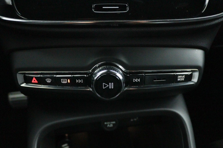 Volvo XC40 - 1.5 T5 Recharge R-Design 31