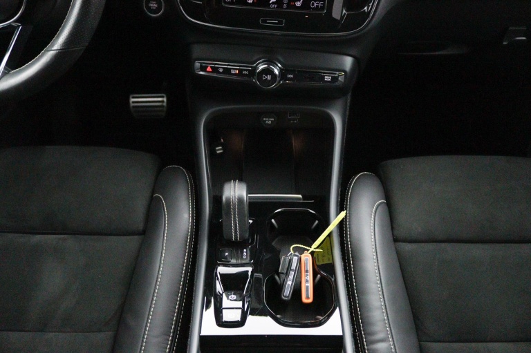 Volvo XC40 - 1.5 T5 Recharge R-Design 34