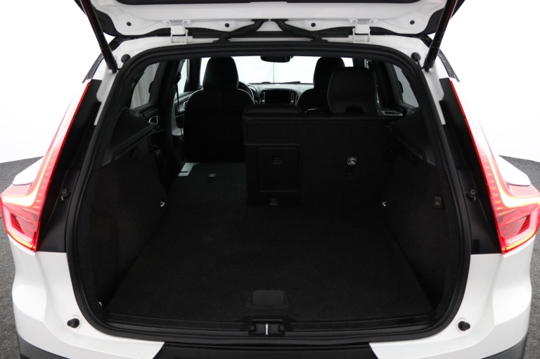 Volvo XC40 - 1.5 T5 Recharge R-Design 38