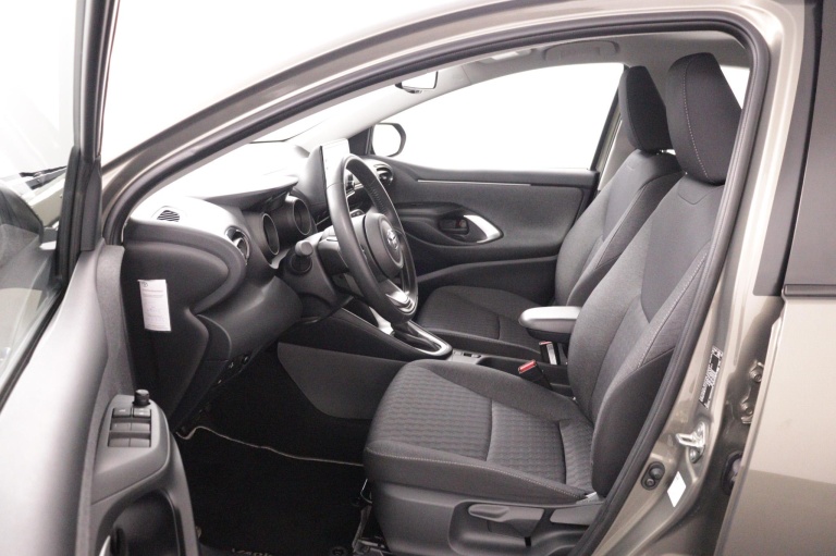 Toyota Yaris - 1.5 Hybrid Dynamic 17