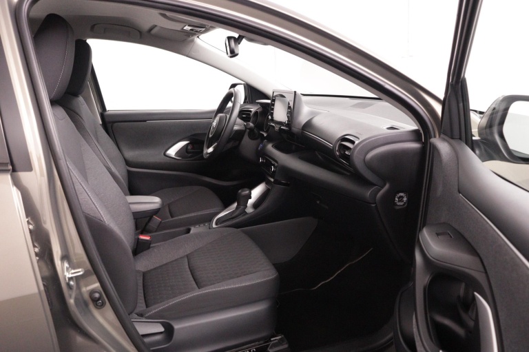 Toyota Yaris - 1.5 Hybrid Dynamic 19