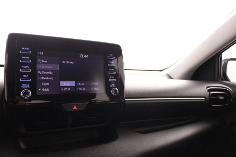 Toyota Yaris - 1.5 Hybrid Dynamic 8