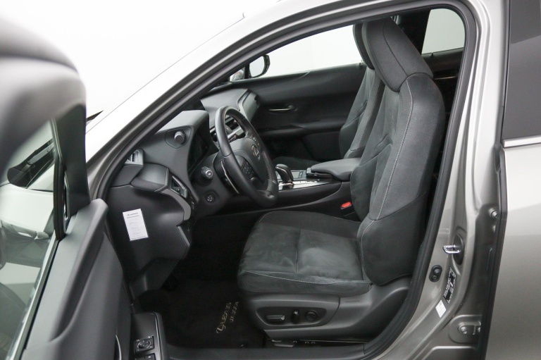 Lexus UX - 300e Business 54 kWh 17