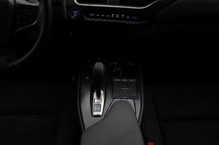 Lexus UX - 300e Business 54 kWh 27