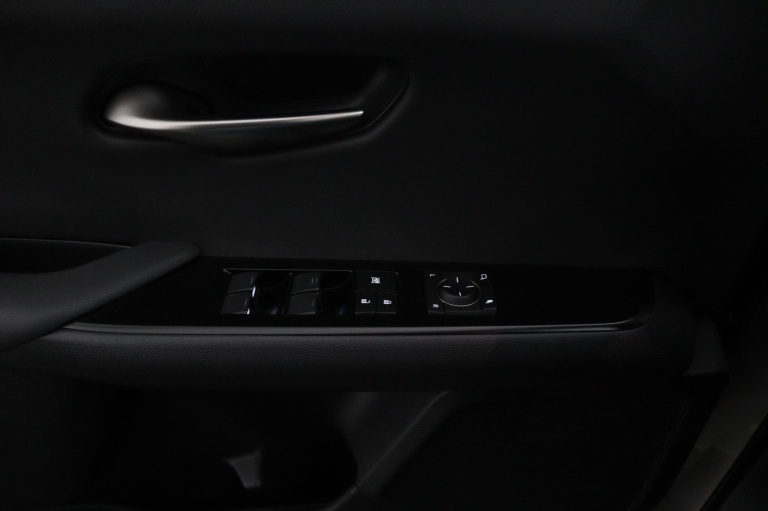 Lexus UX - 300e Business 54 kWh 28