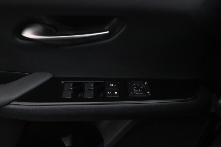 Lexus UX - 250h Preference Line 28