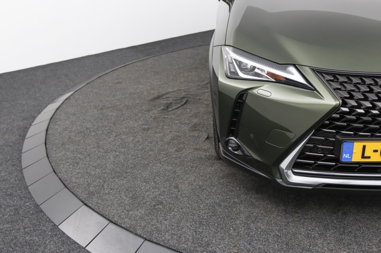 Lexus UX - 250h Preference Line 34