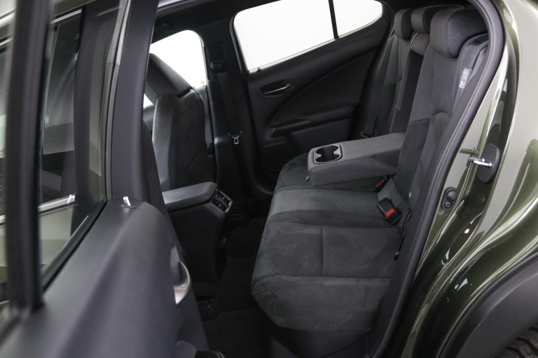Lexus UX - 250h Preference Line 36