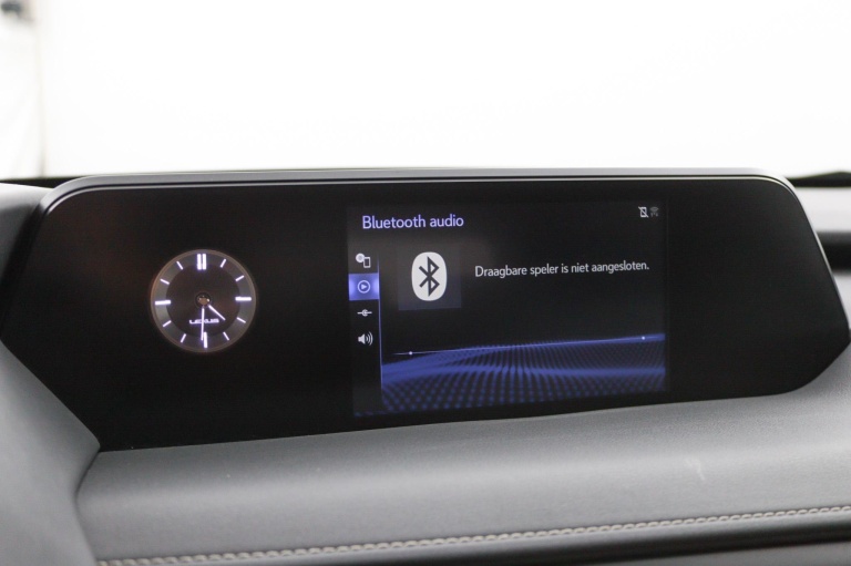 Lexus UX - 250h Preference Line 39