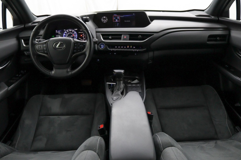 Lexus UX - 250h Preference Line 4