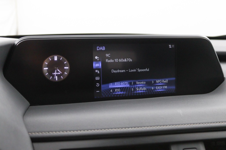 Lexus UX - 250h Preference Line 41