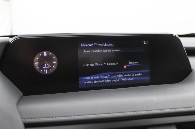 Lexus UX - 250h Preference Line 42