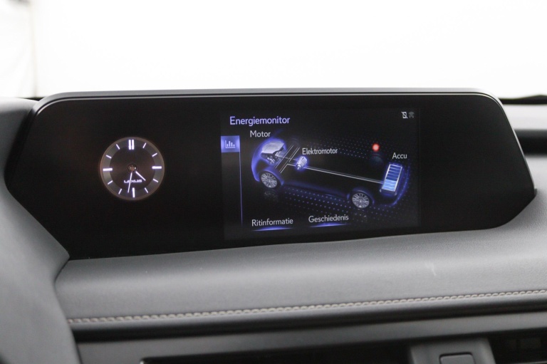 Lexus UX - 250h Preference Line 44