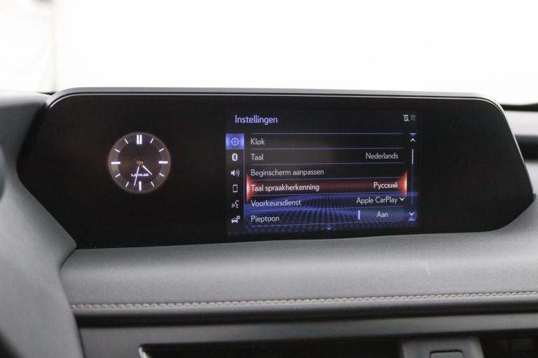 Lexus UX - 250h Preference Line 45