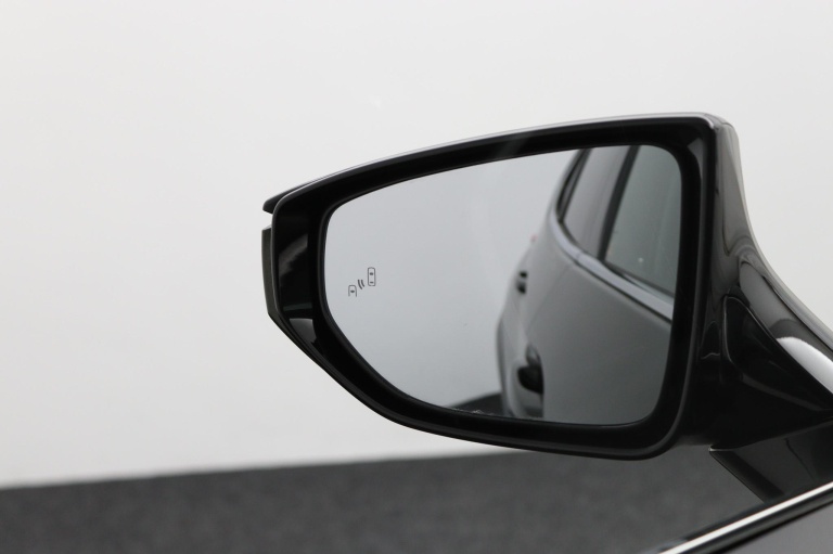Lexus UX - 250h Preference Line 50