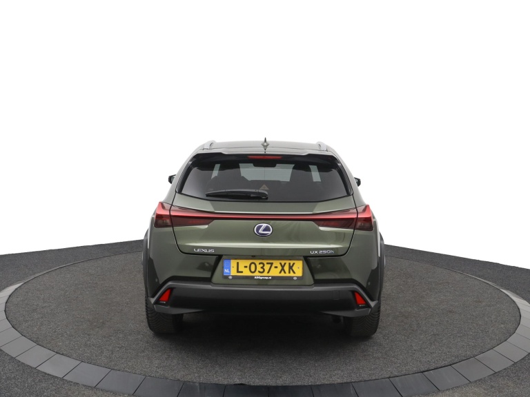 Lexus UX - 250h Preference Line 51