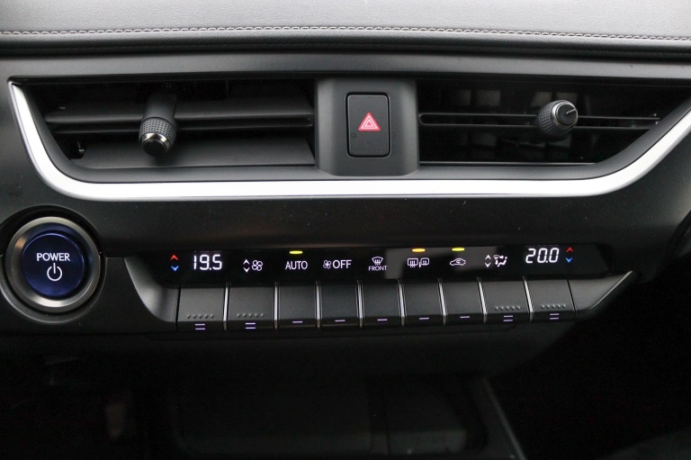 Lexus UX - 250h Preference Line 7