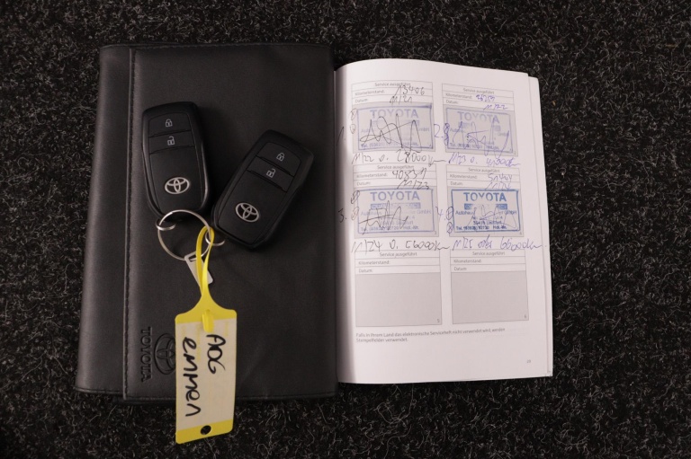 Toyota Yaris - 1.5 Hybrid Dynamic 11