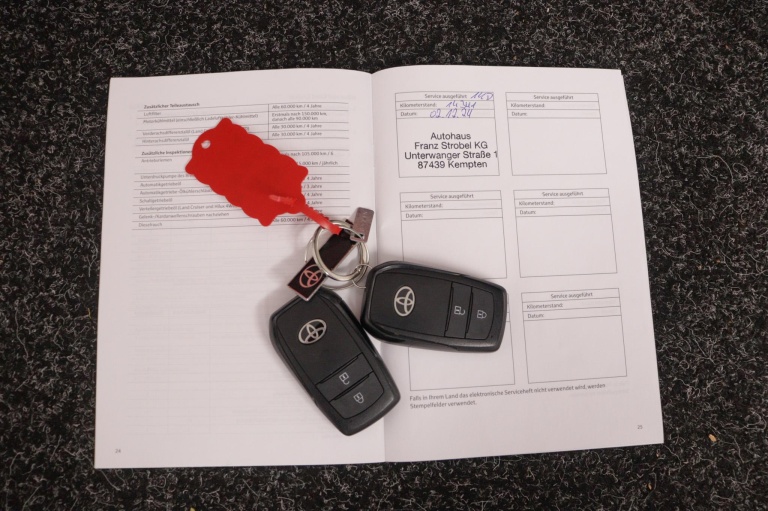 Toyota Yaris - 1.5 Hybrid 115 First Edition Limited 11