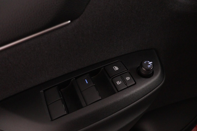 Toyota Yaris - 1.5 Hybrid 115 First Edition Limited 27