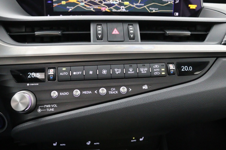 Lexus ES - 300h Preference Line Business 10