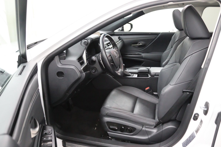 Lexus ES - 300h Preference Line Business 17