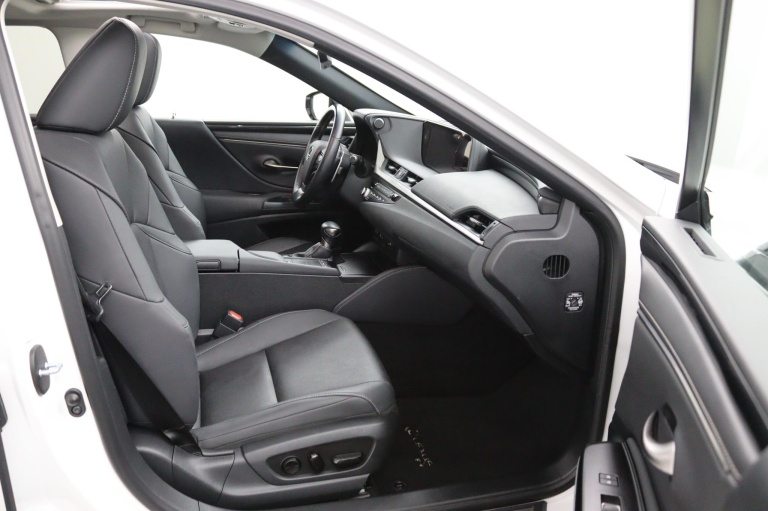 Lexus ES - 300h Preference Line Business 23