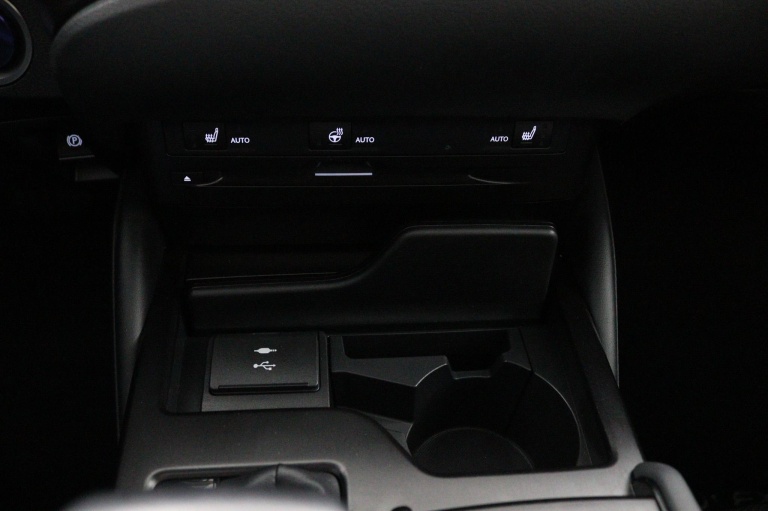 Lexus ES - 300h Preference Line Business 36