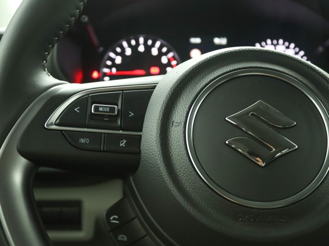 Suzuki Swift - 1.2 Style Smart Hybrid