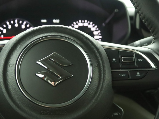 Suzuki Swift - 1.2 Style Smart Hybrid