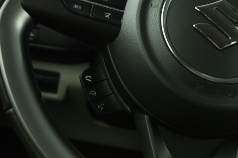 Suzuki Swift - 1.2 Style Smart Hybrid 42