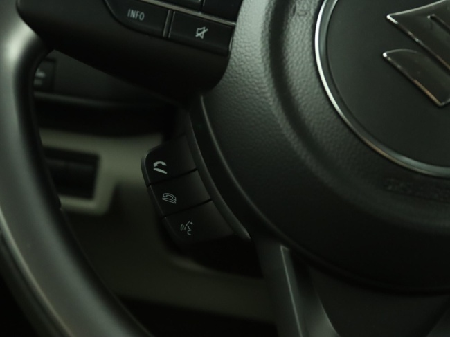 Suzuki Swift - 1.2 Style Smart Hybrid