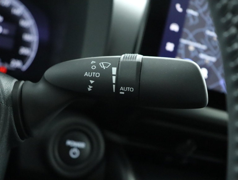 Toyota C-HR - 1.8 Hybrid 140 Business Plus 32