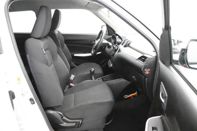 Suzuki Swift - 1.0 Stijl Smart Hybrid 10