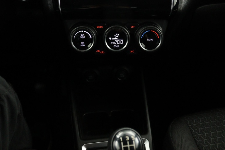 Suzuki Swift - 1.0 Stijl Smart Hybrid 17