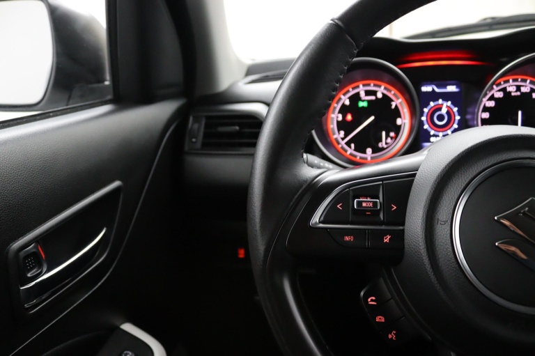 Suzuki Swift - 1.0 Stijl Smart Hybrid 18