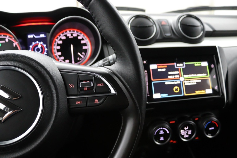 Suzuki Swift - 1.0 Stijl Smart Hybrid 19