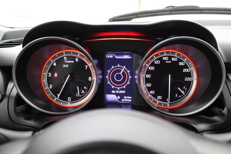 Suzuki Swift - 1.0 Stijl Smart Hybrid 22
