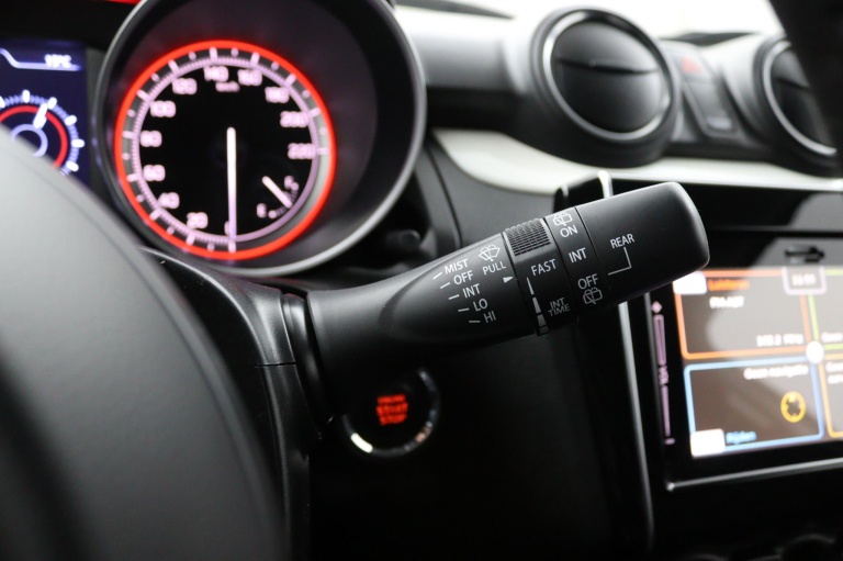 Suzuki Swift - 1.0 Stijl Smart Hybrid 23