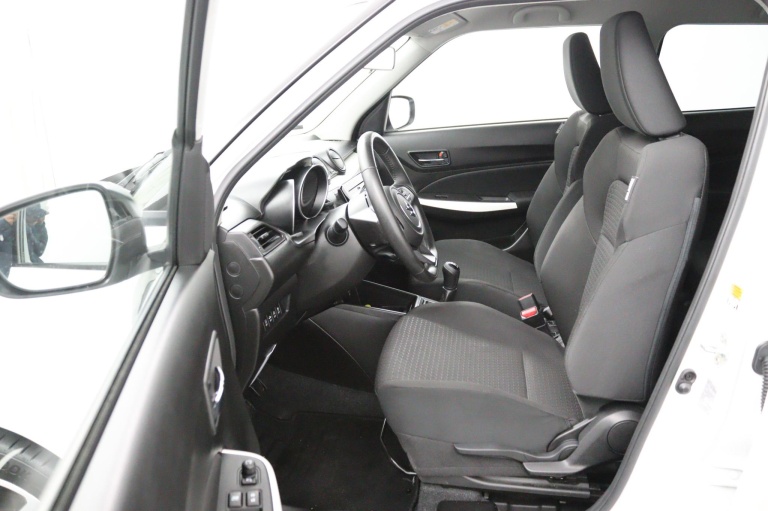 Suzuki Swift - 1.0 Stijl Smart Hybrid 9
