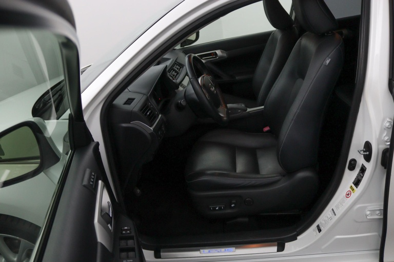 Lexus CT - 200h Luxury Line 17